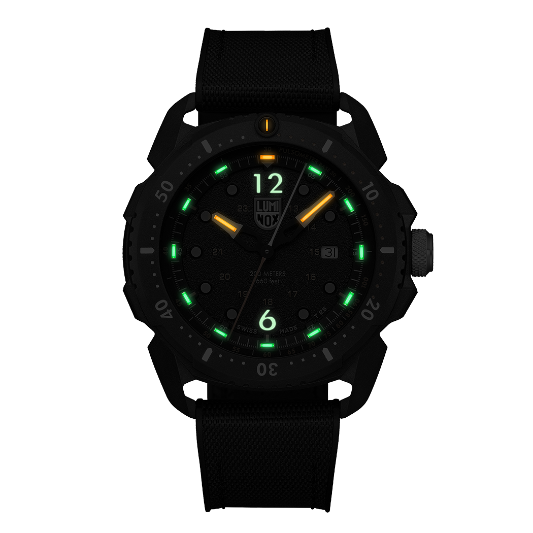 XL.1052 – Svart